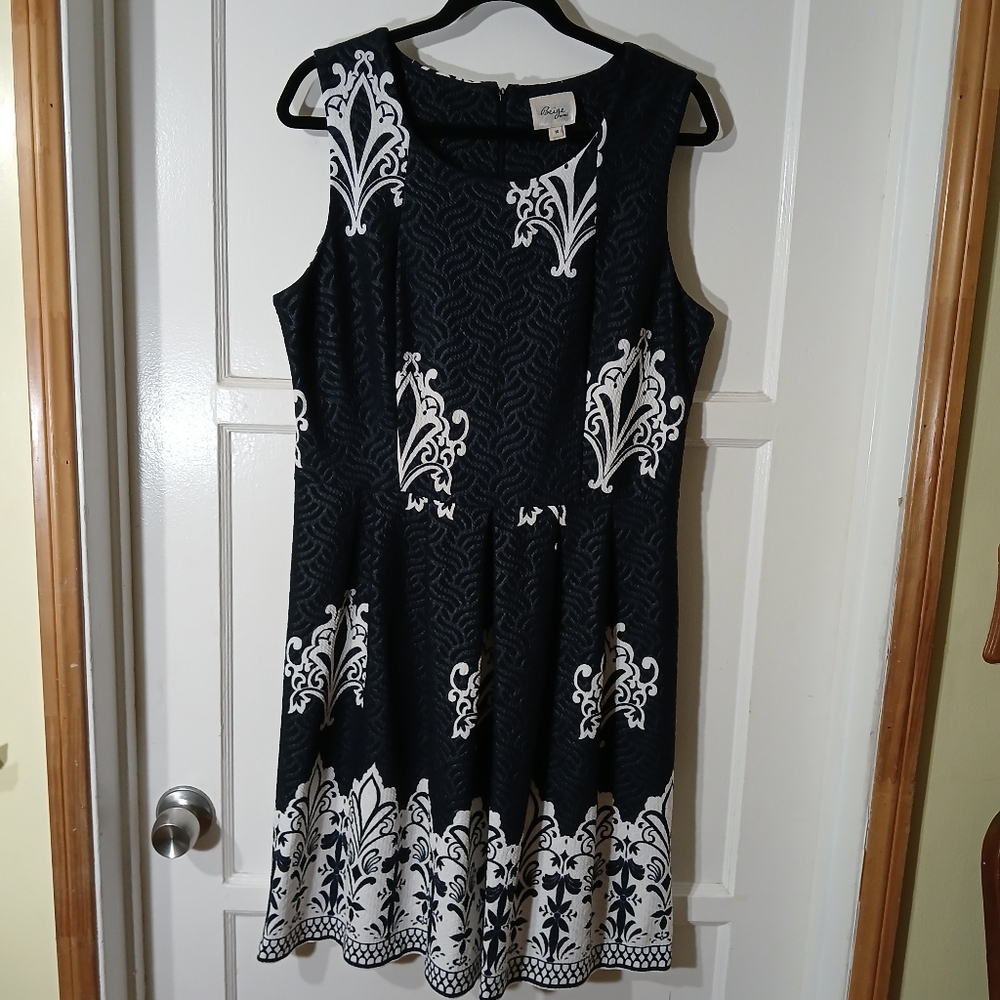 Beige by ECI, Navy blue and white dress, size 10, made in Vietnam